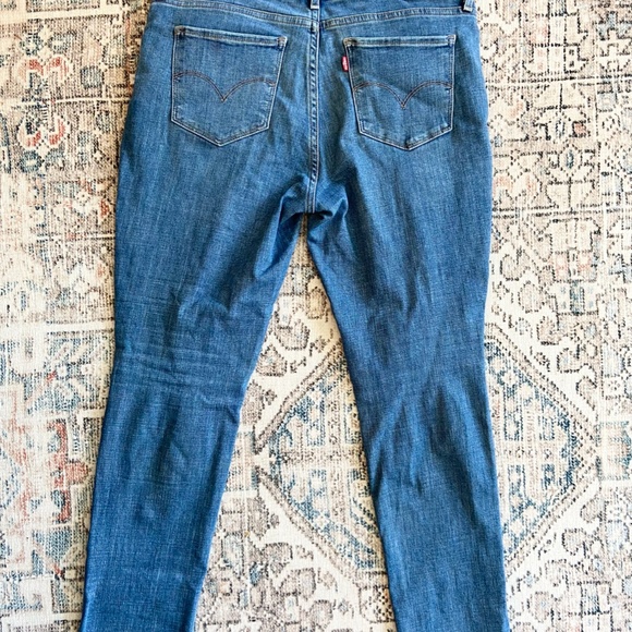 Levi's 711 Women's Skinny Jeans - Picture 3 of 3